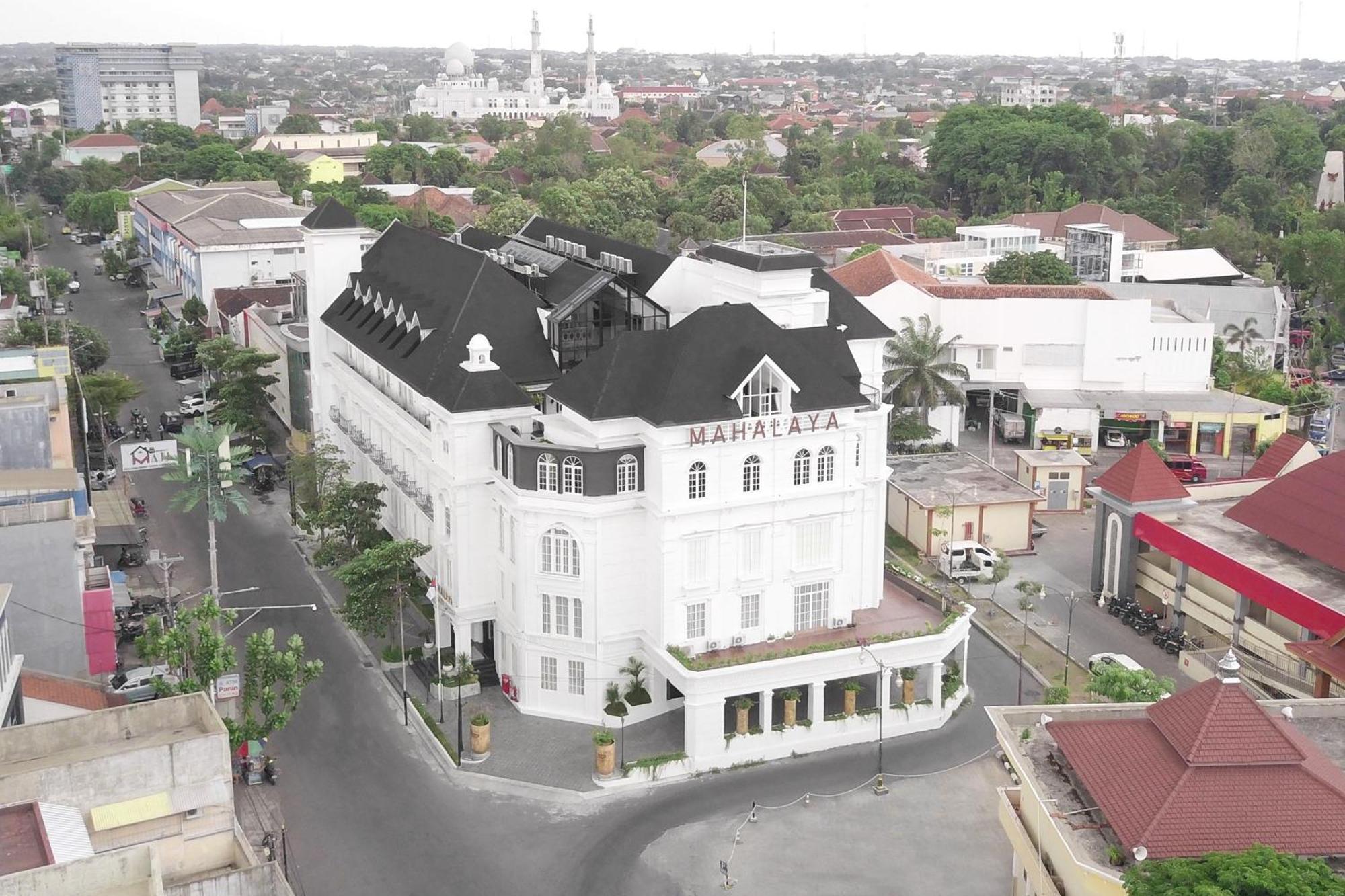 Mahalaya The Legacy Hotel Solo Kültér fotó