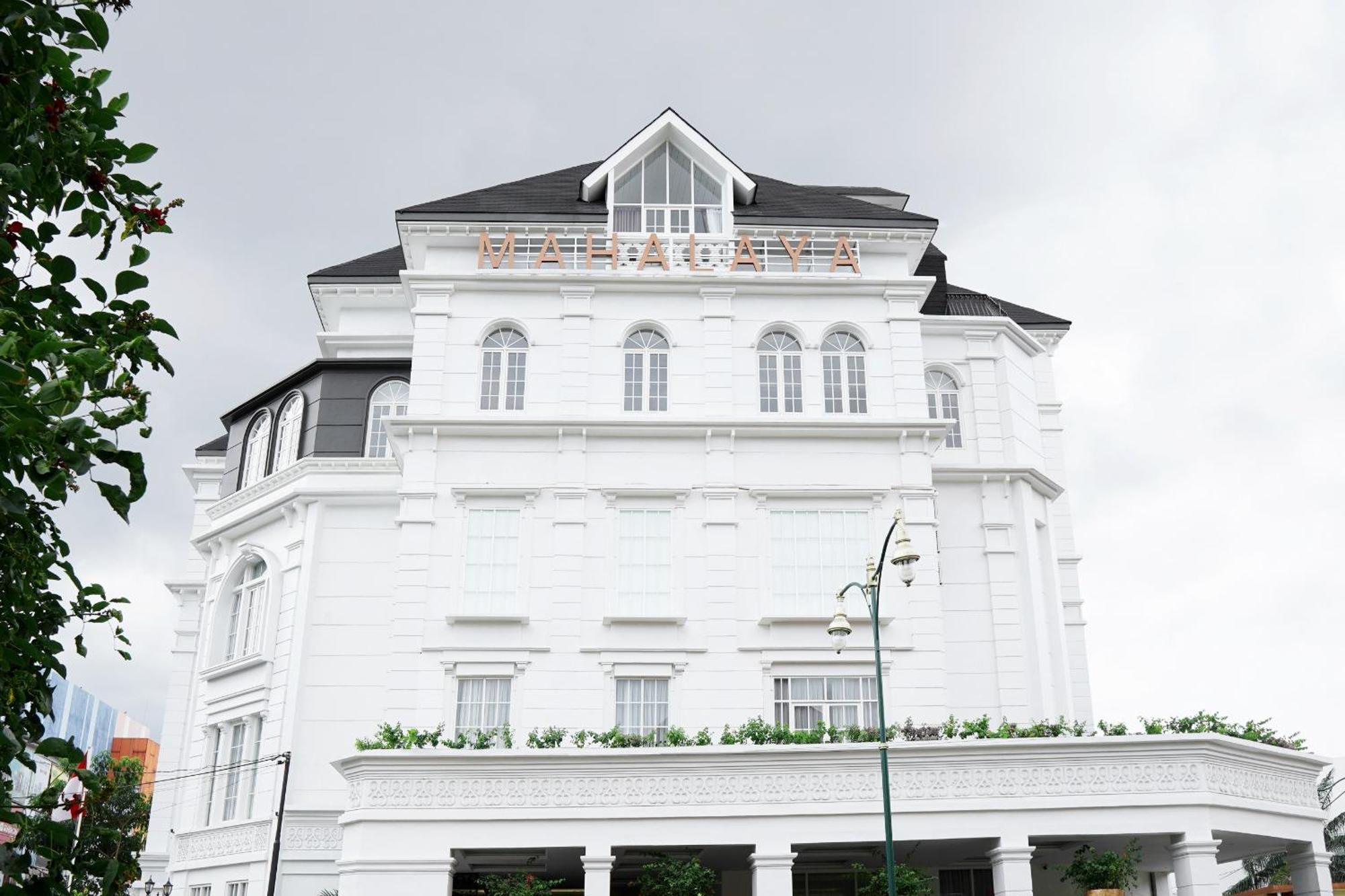 Mahalaya The Legacy Hotel Solo Kültér fotó