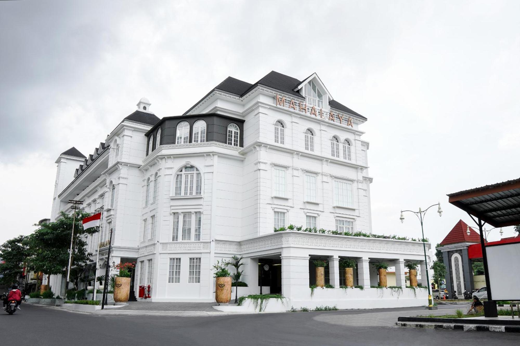 Mahalaya The Legacy Hotel Solo Kültér fotó
